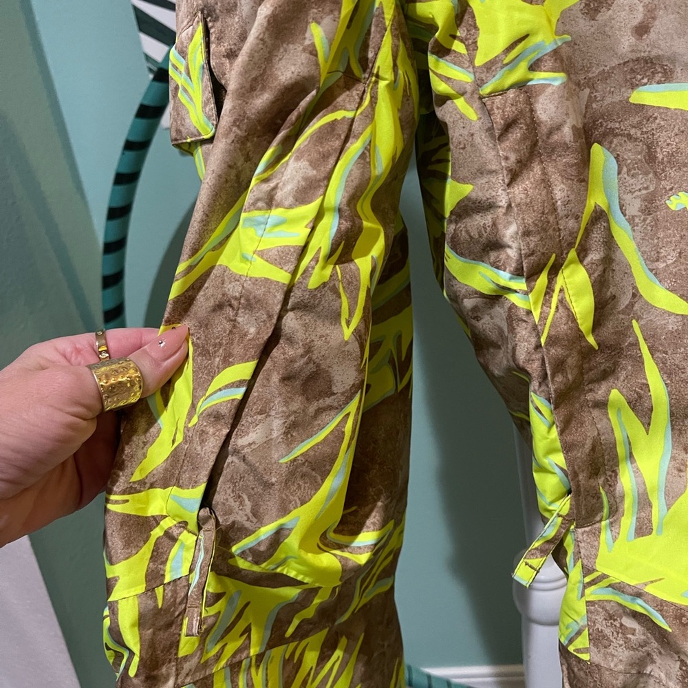 ❄️The North Face Vibrant Yellow and Brown Insulated Snowboarding Bib Overalls🗻 - Picture 8 of 16